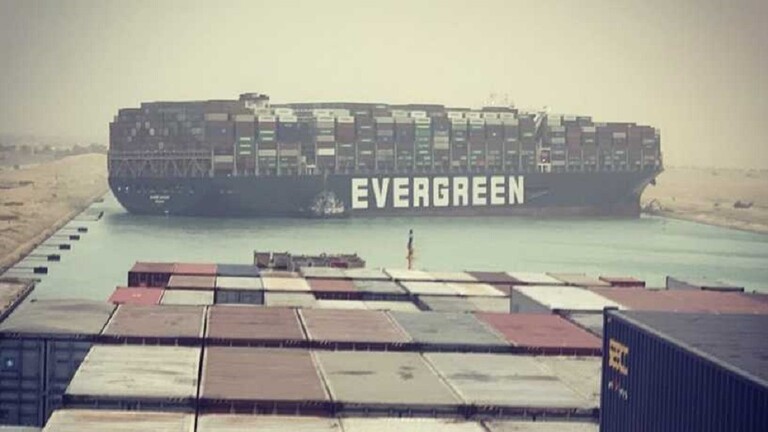 دام برس : دام برس | بعد جنوح سفينة ضخمة.. توقف حركة الملاحة في قناة السويس ومصر تعدل نظام عبور السفن